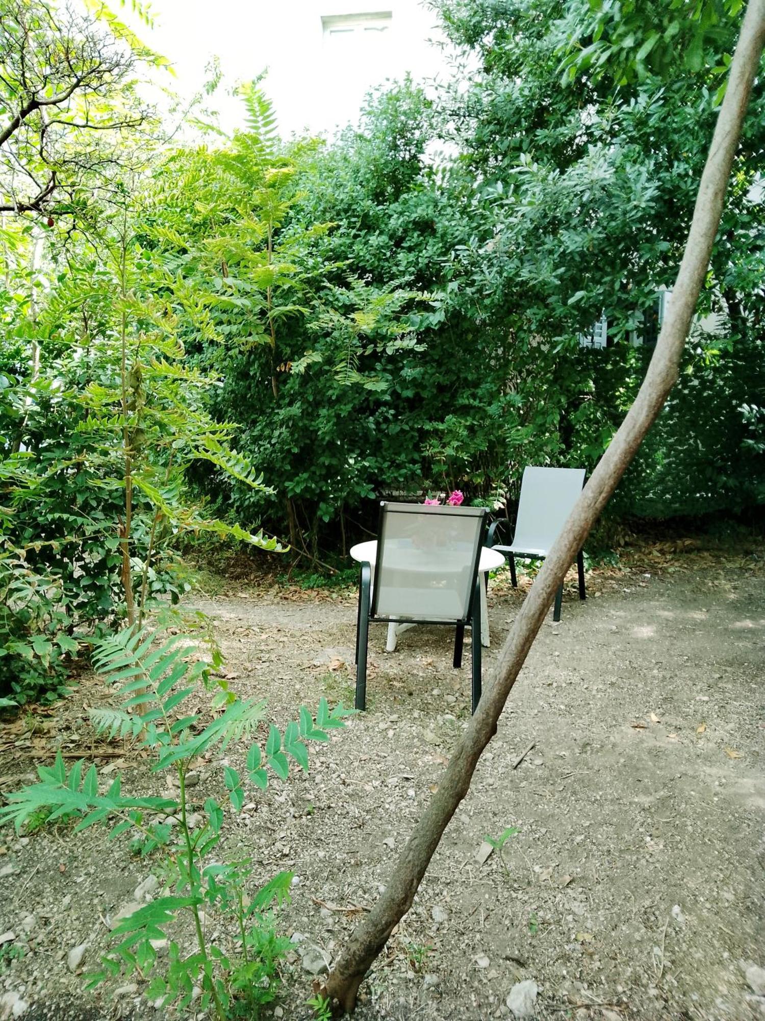 Garden In The Center Apartment Split Exterior foto