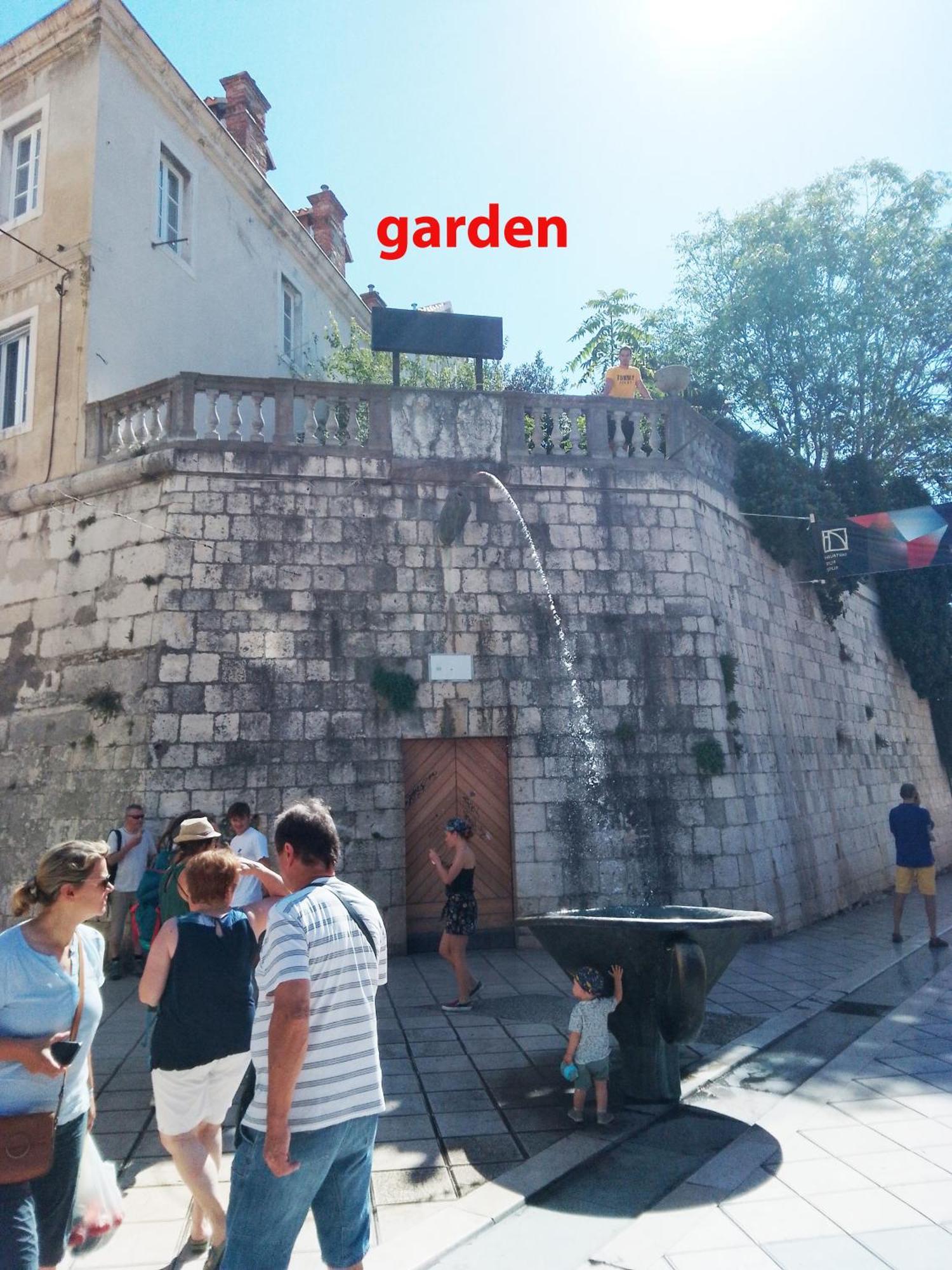 Garden In The Center Apartment Split Exterior foto