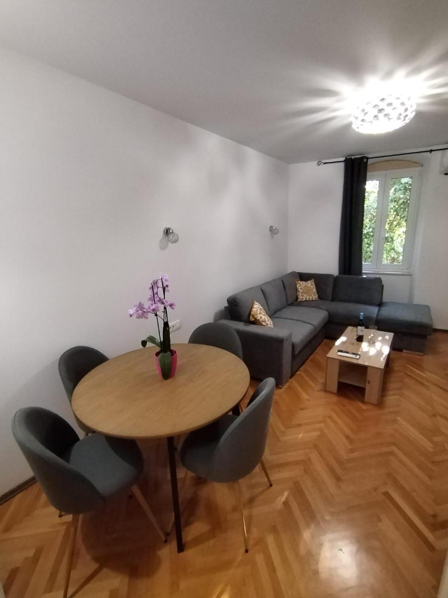Garden In The Center Apartment Split Exterior foto